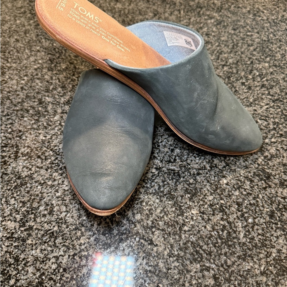 Black leather mules. - Picture 2 of 5